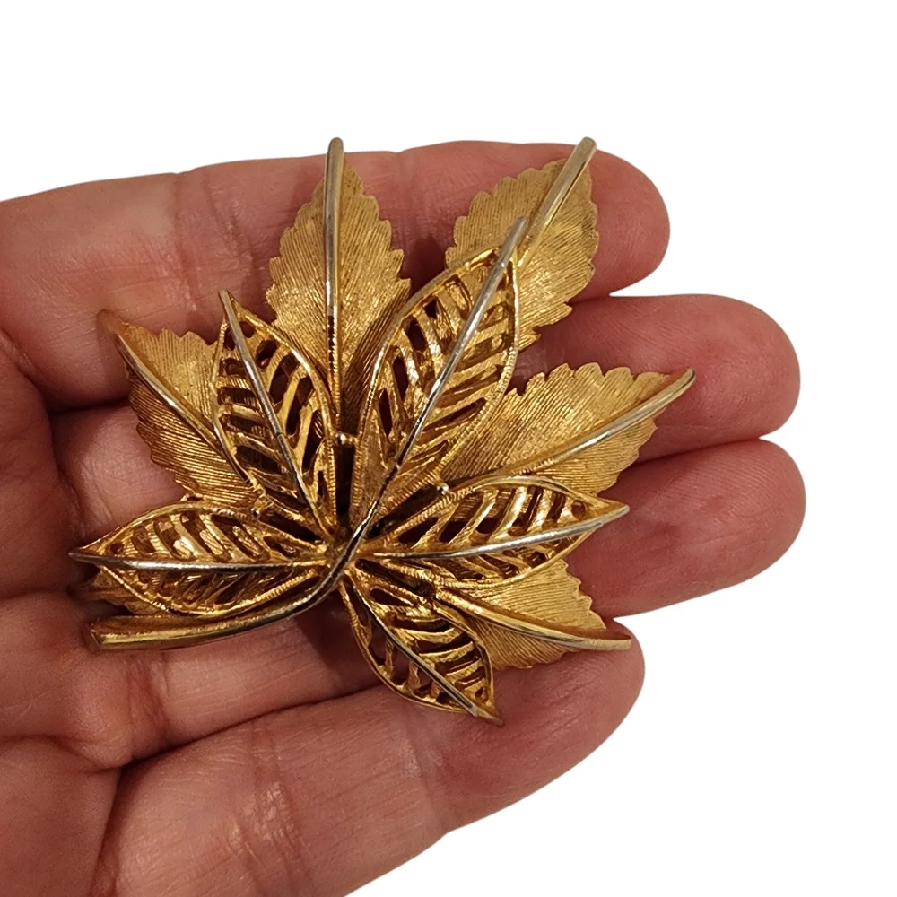 1950s vintage brooch pin leaf brooch gold tone unsigned 1950s fifties 50s